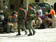 A Gerusalemme non è strano vedere i militari armati per strada